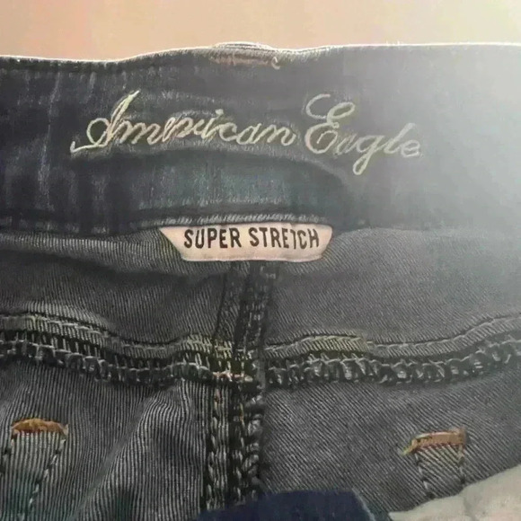 American Eagle Juniors distressed Jean shorts - Picture 3 of 4